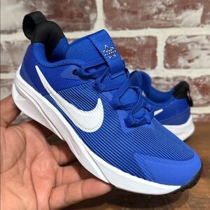 Nike Star Runner 4 Low Hyper Royal Toddler Sz 13.5C  DX7614-400